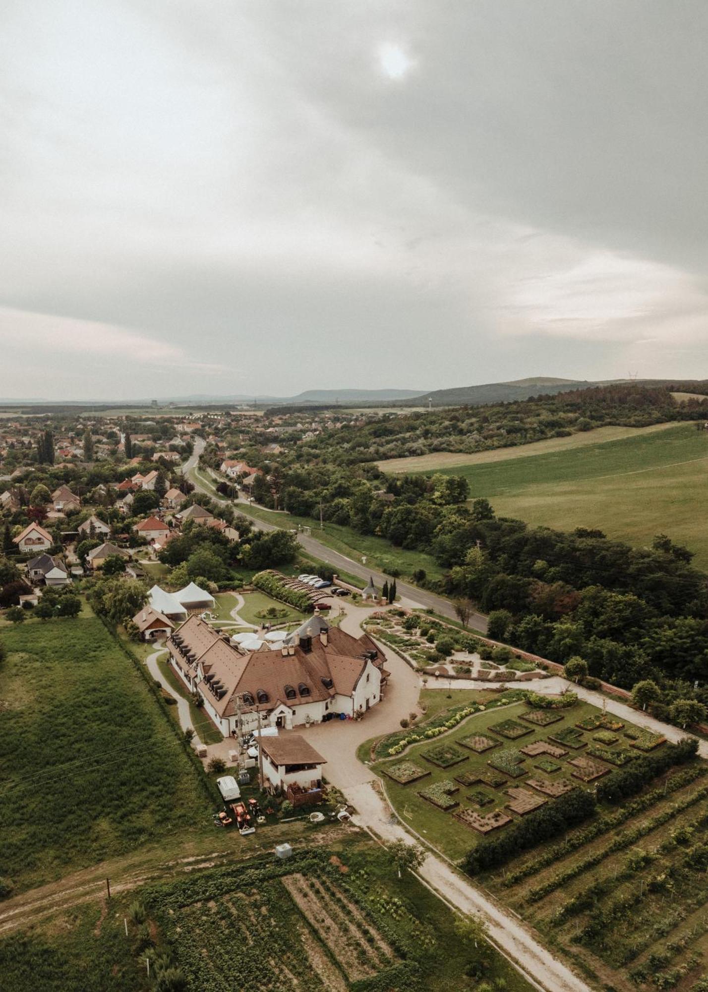Fiastyuk Udvarhaz Csor Zewnętrze zdjęcie